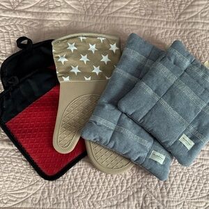 Hearth & Hand Blue Set Plus 2 Red & Black Silicone Pot Holders & 1 Silicone Mitt